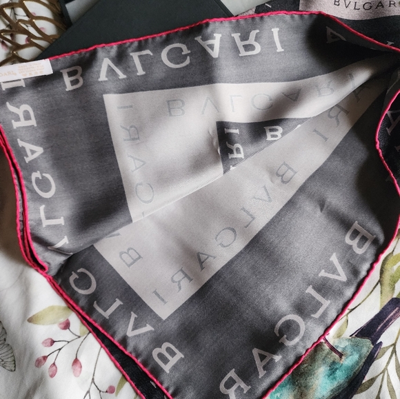SOLD AUTHENTIC BVLGARI Scarf - Picture 9 of 12